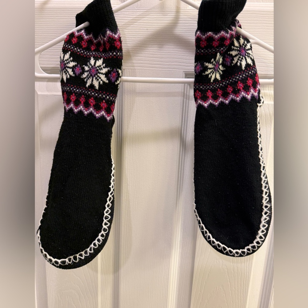 Knitted wool socks with anti skid bottoms